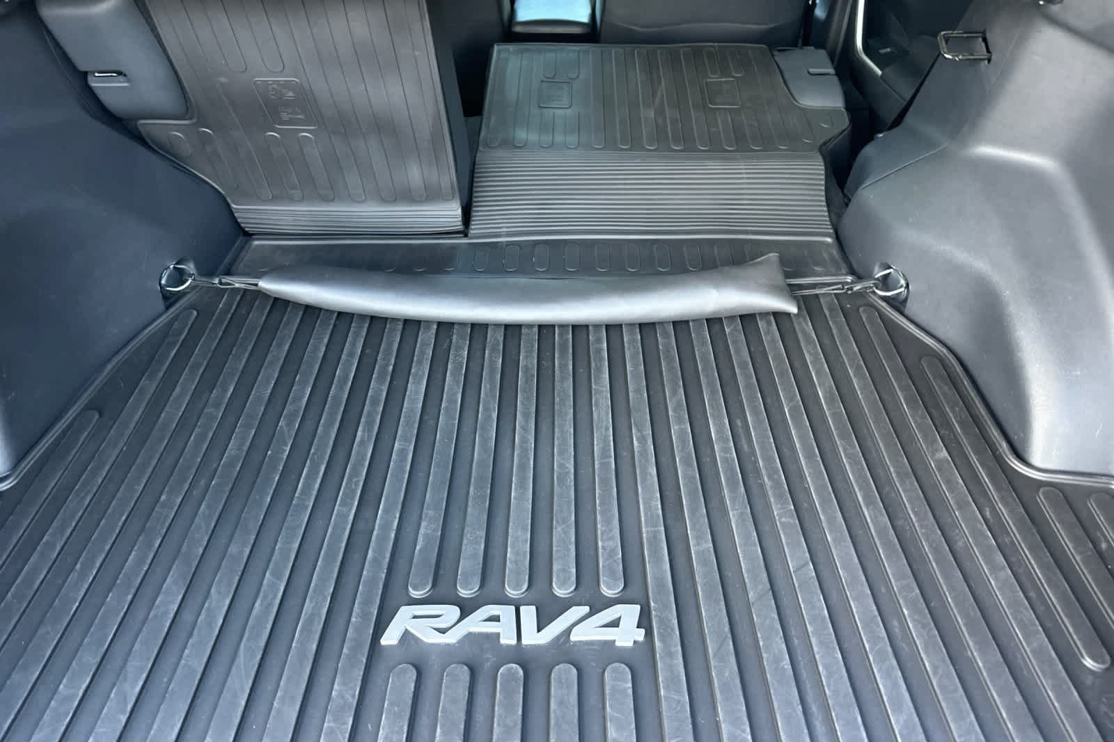 Used 2024 Toyota RAV4 XLE AWD/4WD image 17
