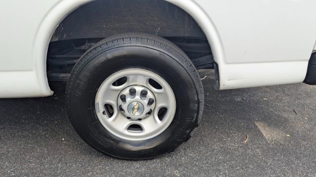 Used 2022 Chevrolet Express 2500 w/ Driver Convenience Package image 10