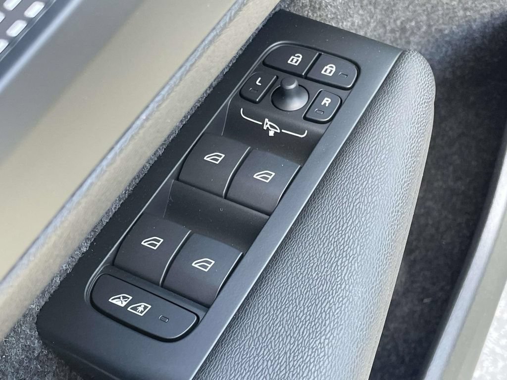 New 2026 Volvo EX40 Ultra AWD/4WD image 5