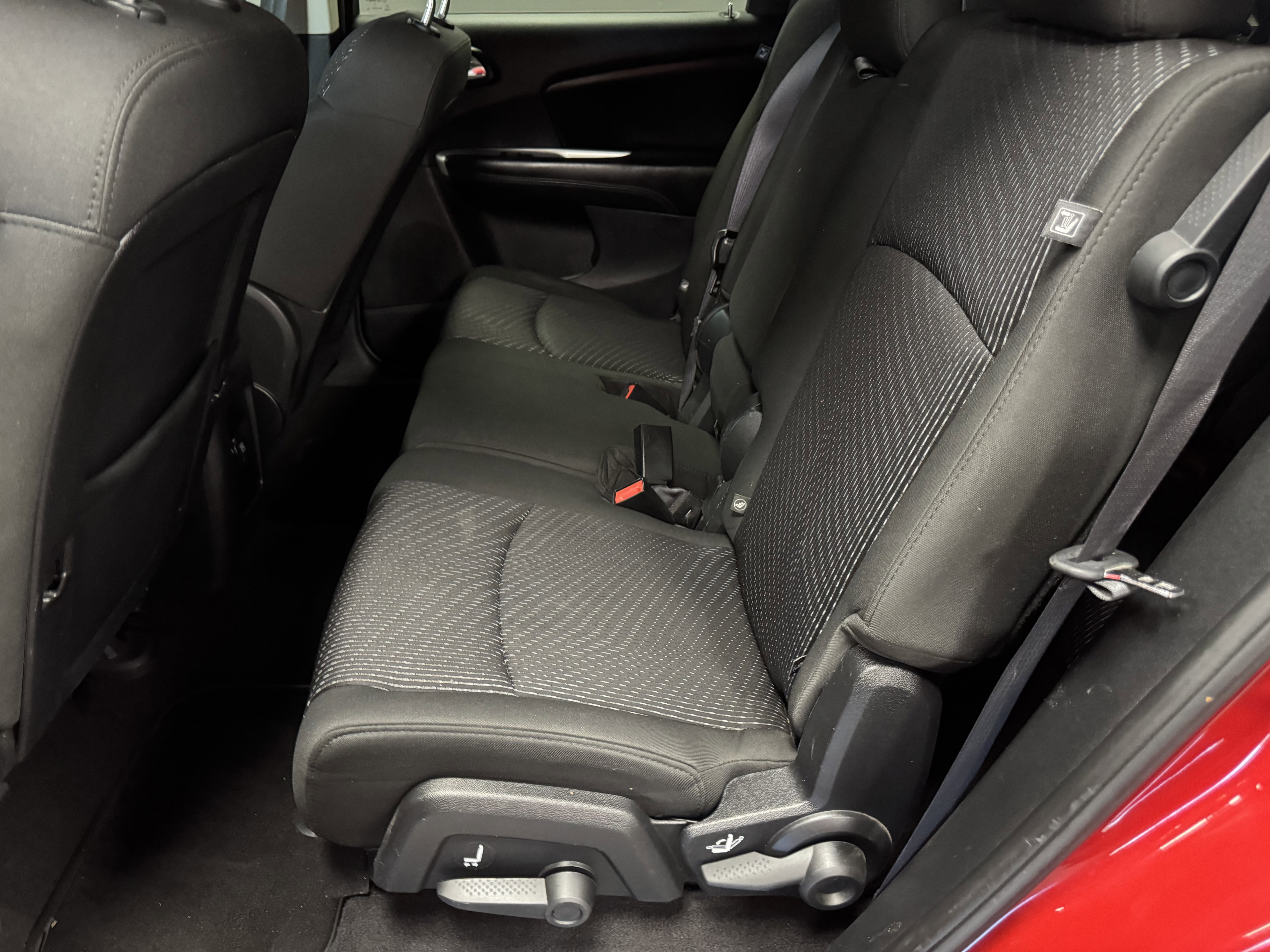 Used 2015 Dodge Journey SXT w/ Flexible Seating Group image 10