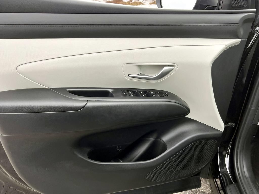 Certified 2025 Hyundai Tucson SE AWD/4WD image 16