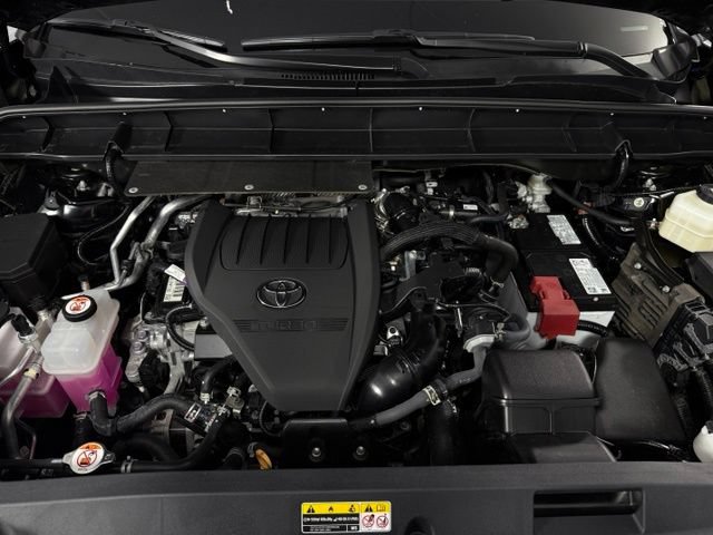 Used 2025 Toyota Highlander LE FWD image 13