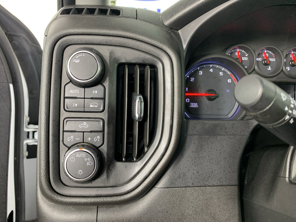 Used 2019 Chevrolet Silverado 1500 Custom w/ Custom Value Package AWD/4WD image 16