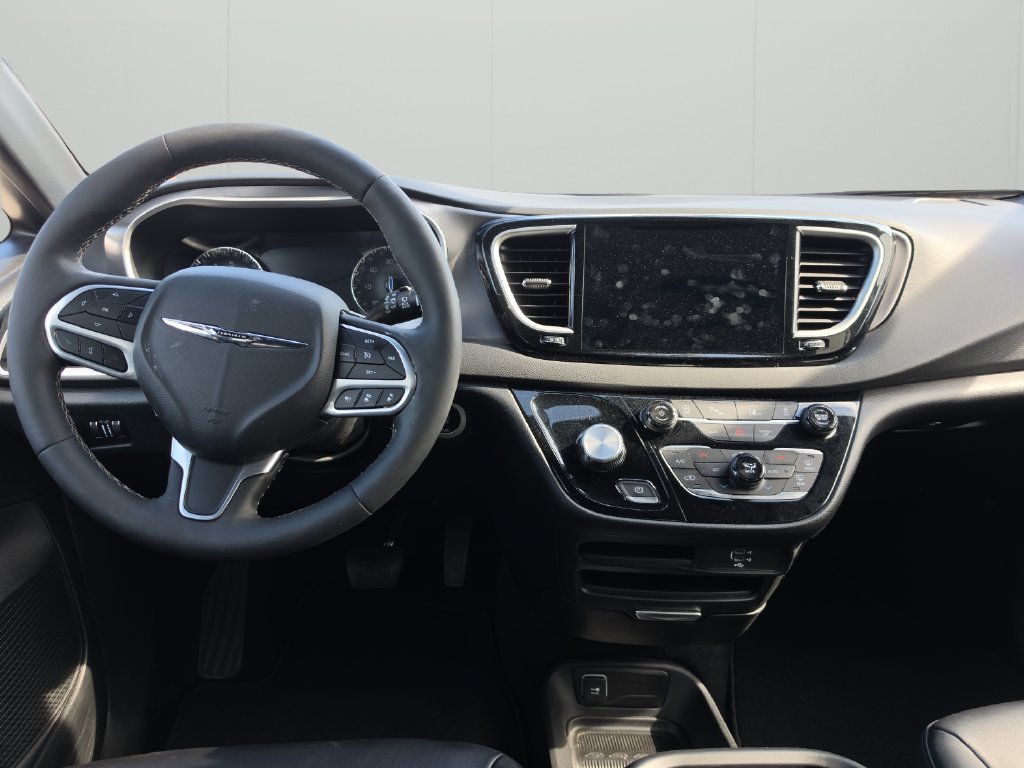 Used 2026 Chrysler Pacifica Select FWD image 9