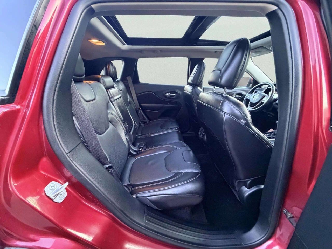 Used 2015 Jeep Cherokee Limited w/ Luxury Group image 27