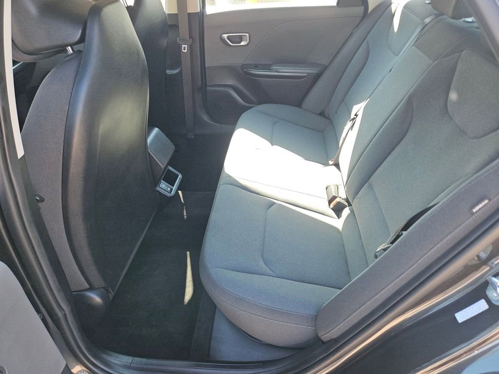 Used 2025 Kia K4 LXS image 26