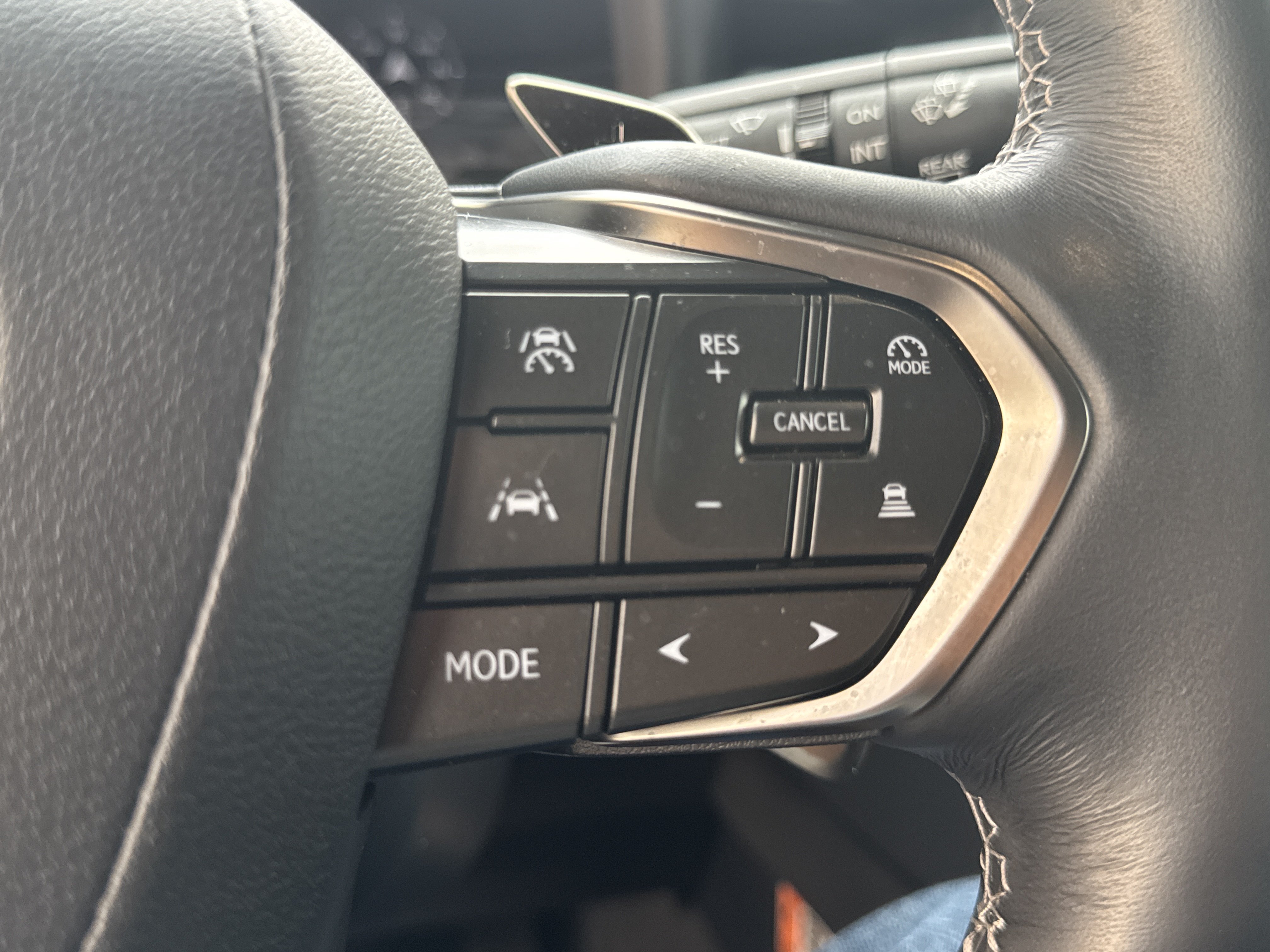 Used 2025 Lexus LX 600 4WD w/ Luxury Package image 26