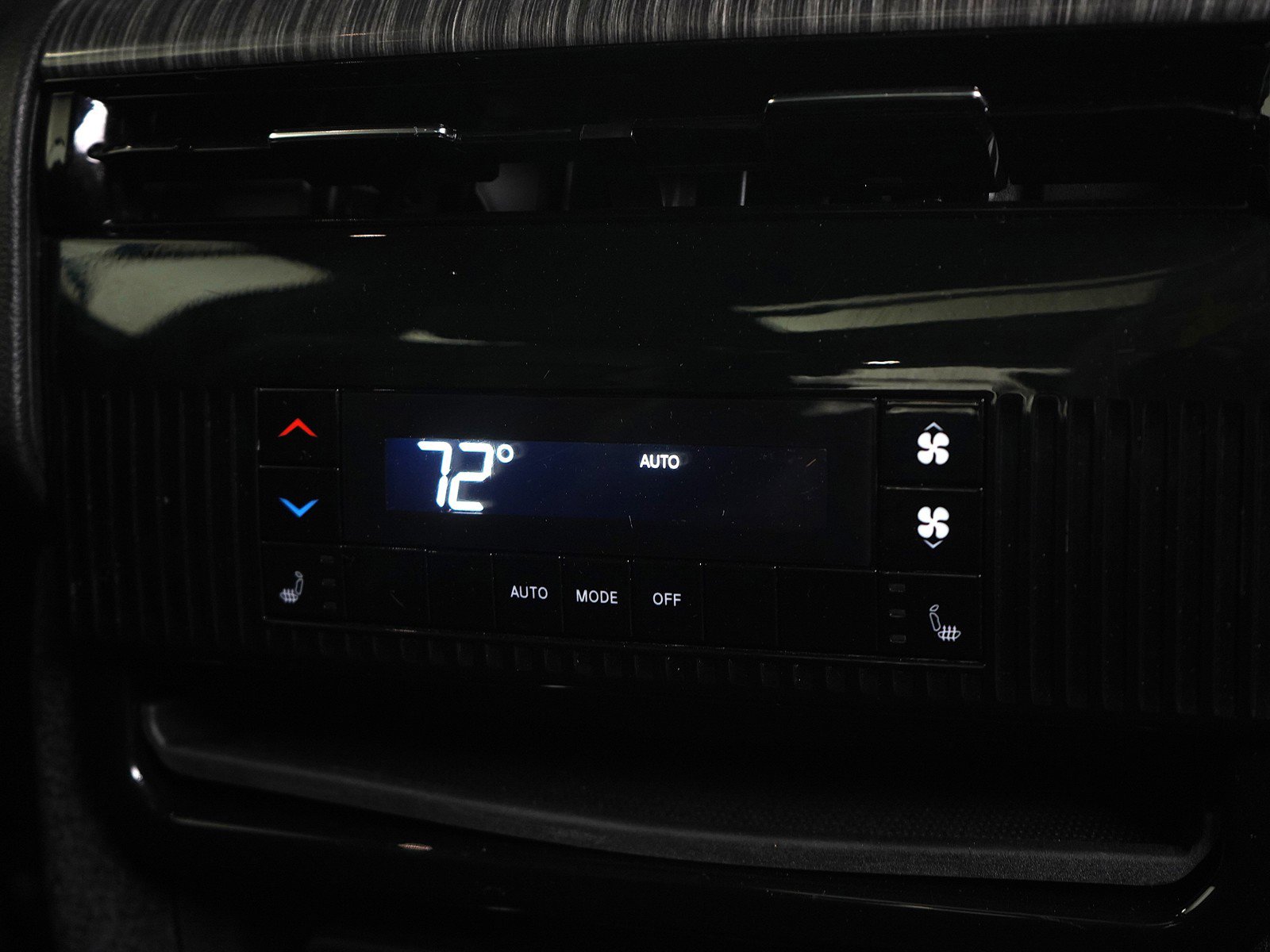 Used 2022 Jeep Wagoneer Series III w/ Premium Group I image 16