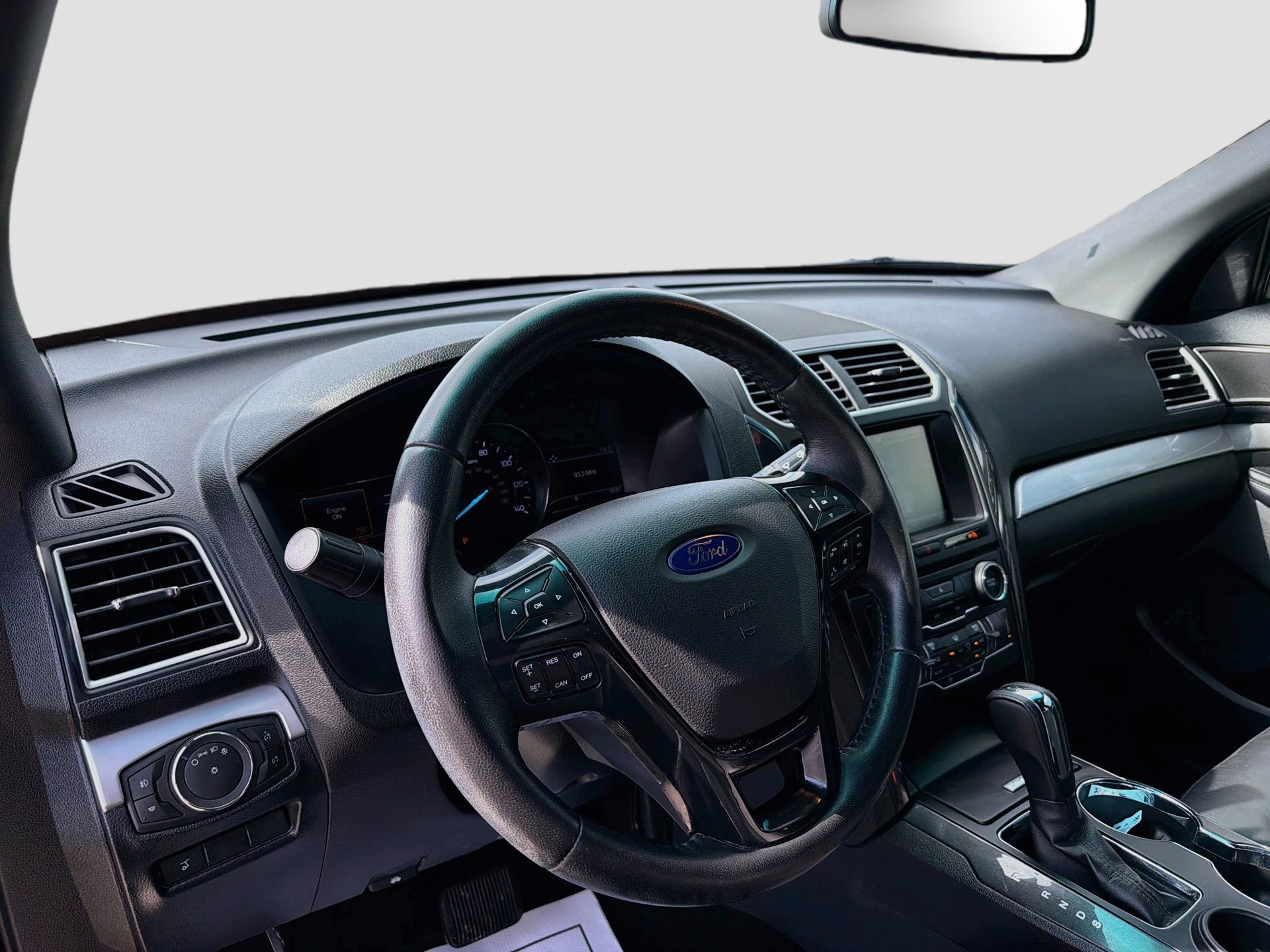 Used 2016 Ford Explorer XLT w/ Equipment Group 202A FWD image 13