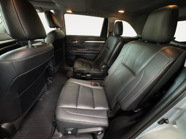 Used 2019 Toyota Highlander XLE AWD/4WD image 24