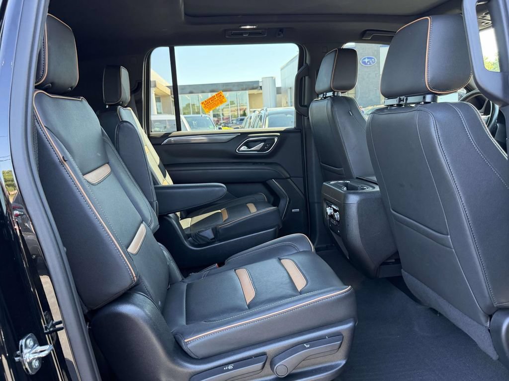 Used 2023 GMC Yukon XL AT4 w/ Technology Package AWD/4WD image 13