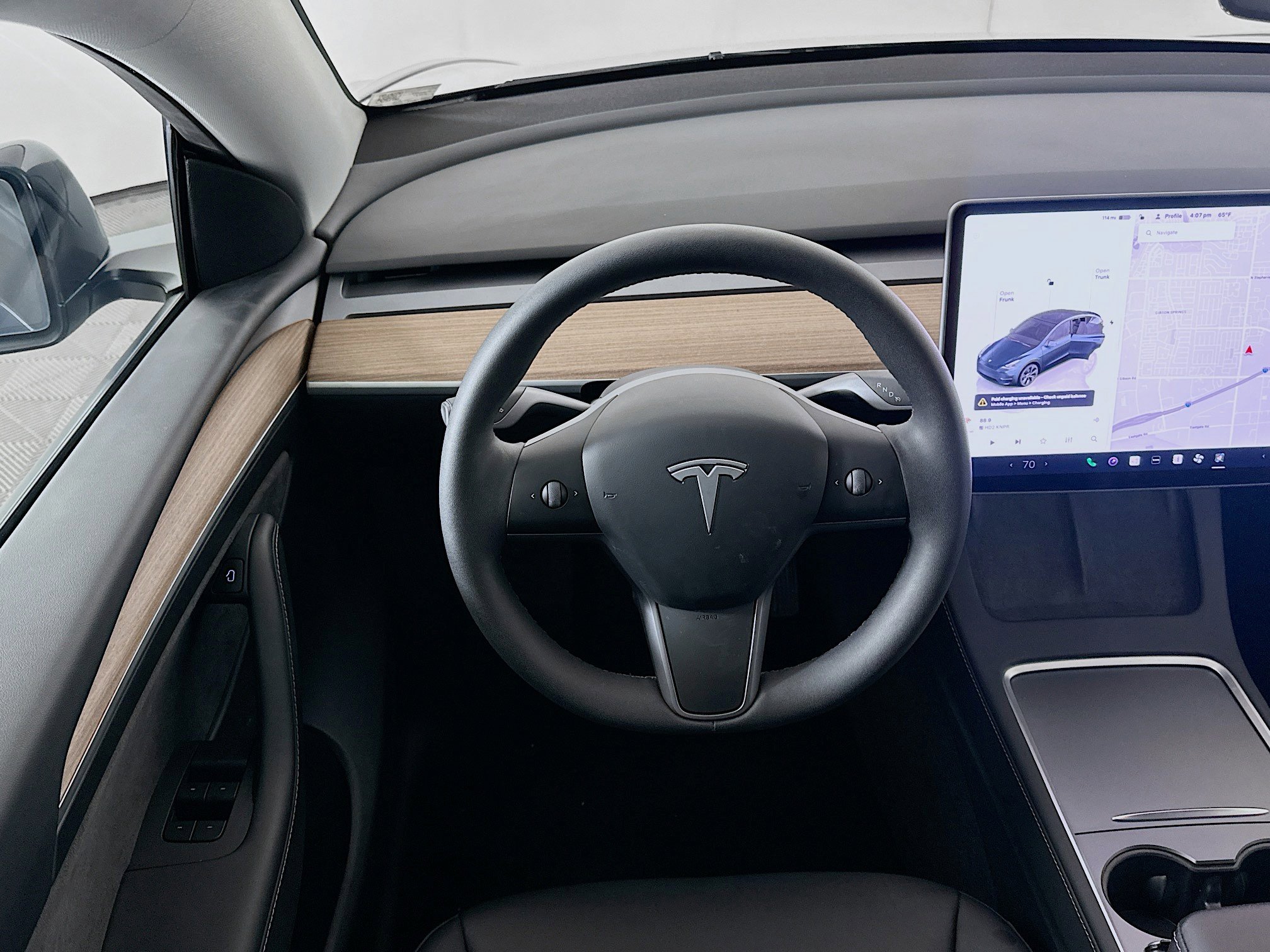 Used 2025 Tesla Model Y Long Range image 17