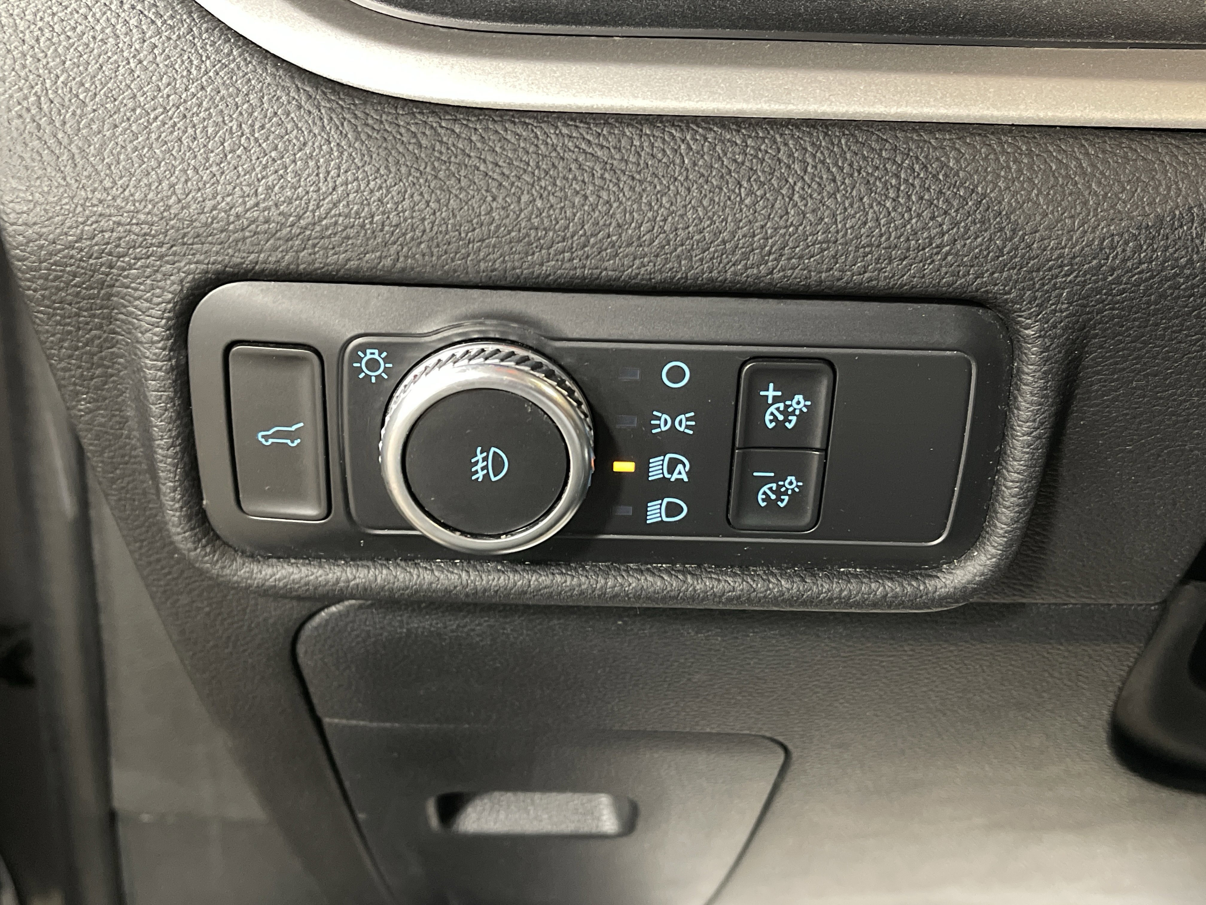 Used 2022 Ford Explorer XLT w/ Equipment Group 202A image 21