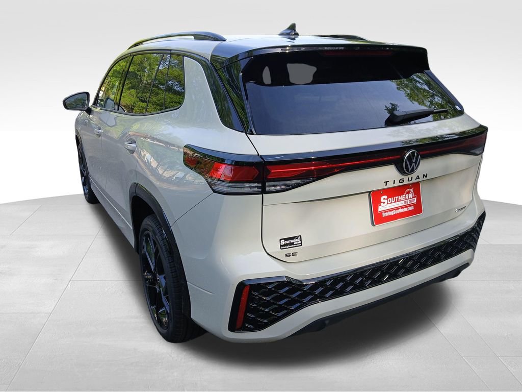 New 2026 Volkswagen Tiguan SE R-Line image 3