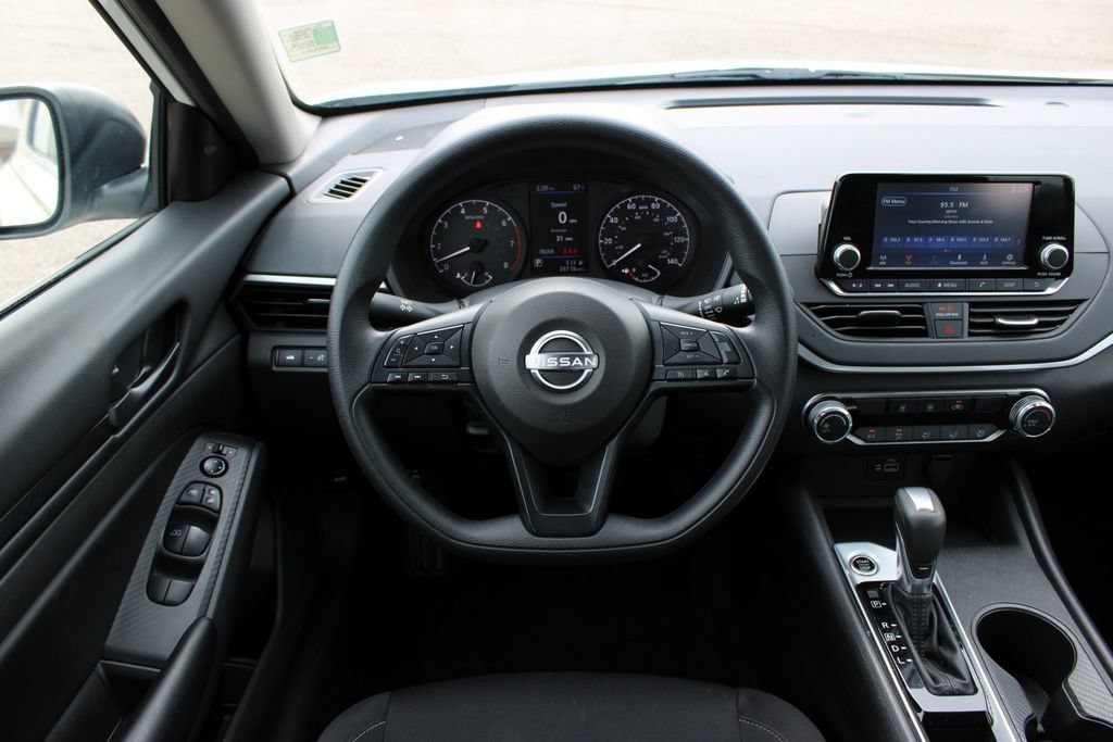 Used 2024 Nissan Altima 2.5 S FWD image 11