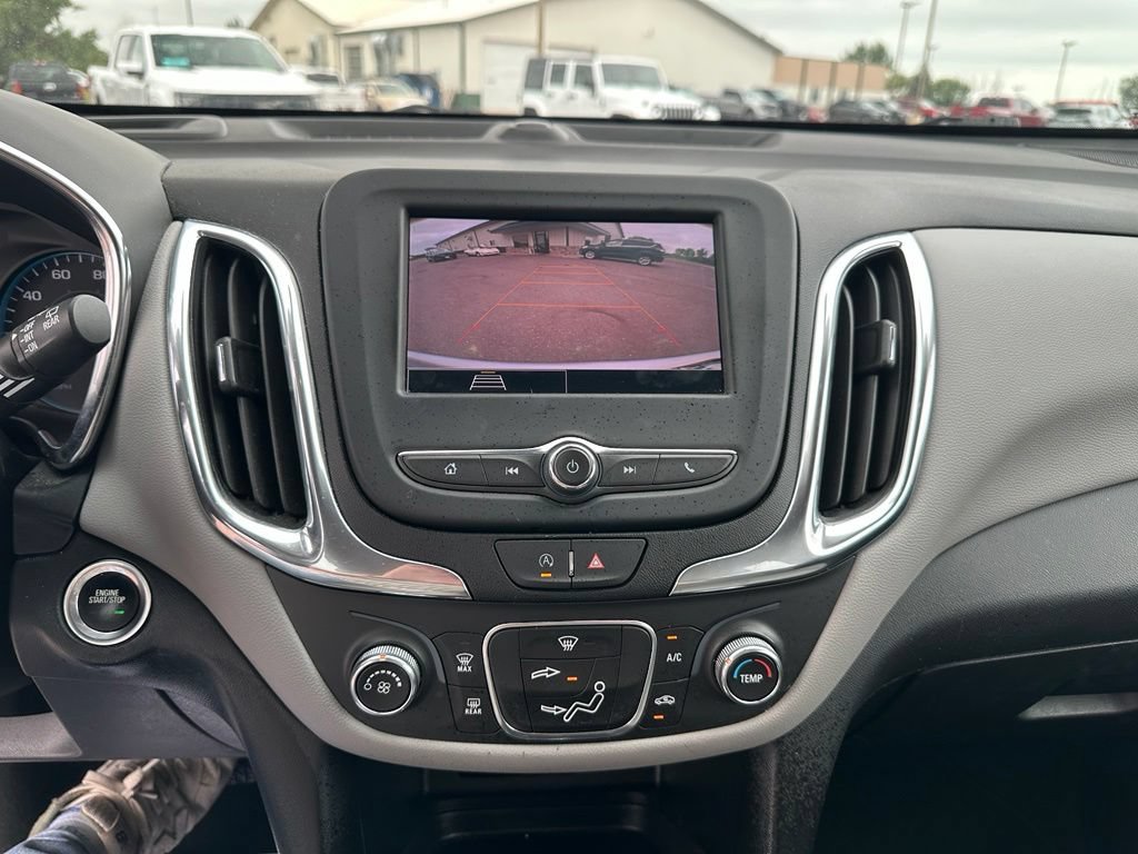 Used 2022 Chevrolet Equinox LS AWD/4WD image 17