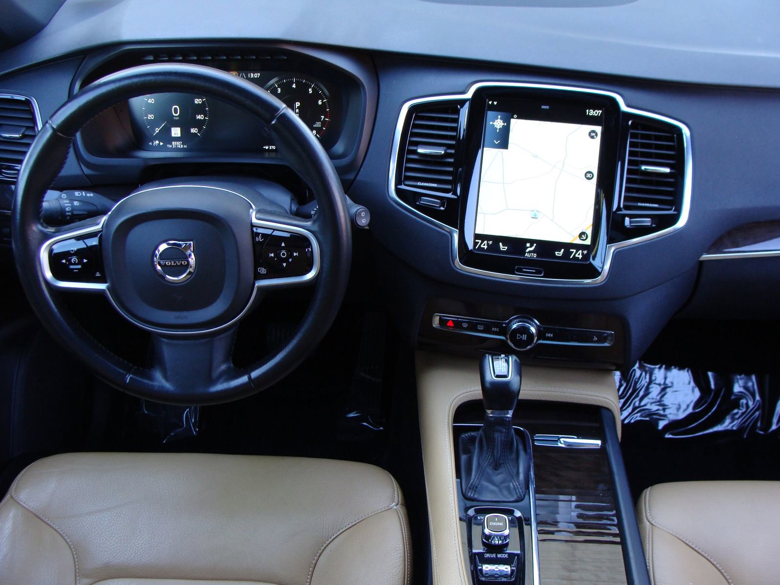 Used 2016 Volvo XC90 T6 Momentum w/ Momentum Plus Package image 13