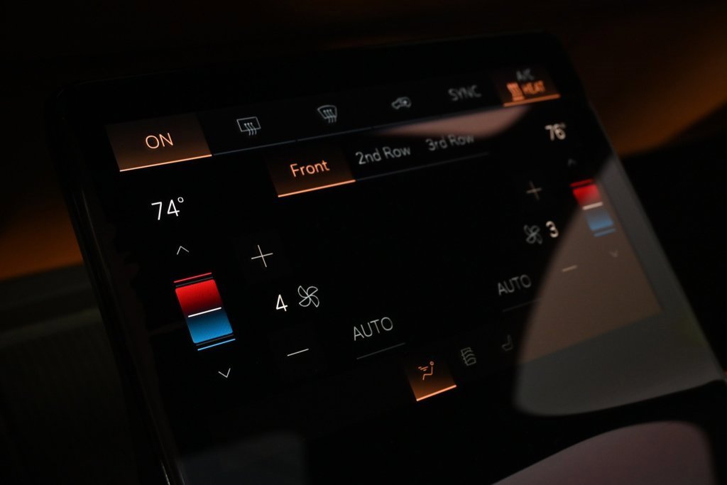 New 2026 Cadillac Vistiq Platinum image 27