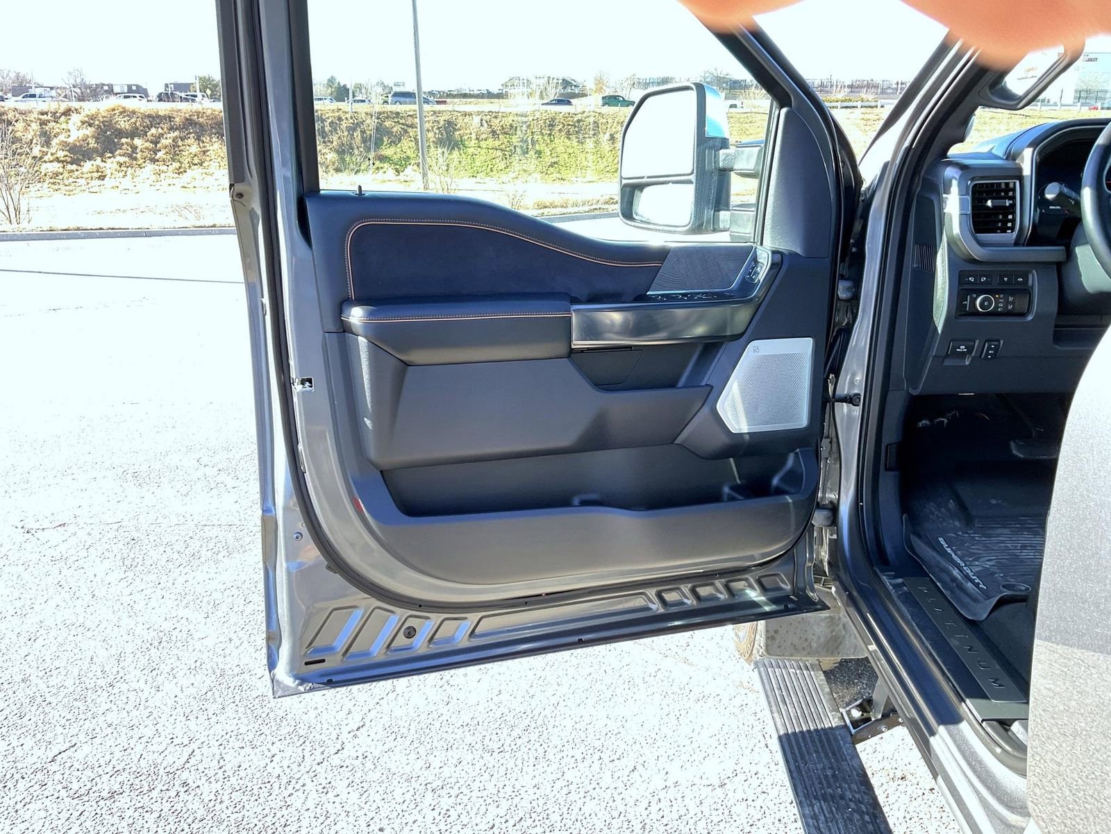 Used 2024 Ford F250 Platinum image 9