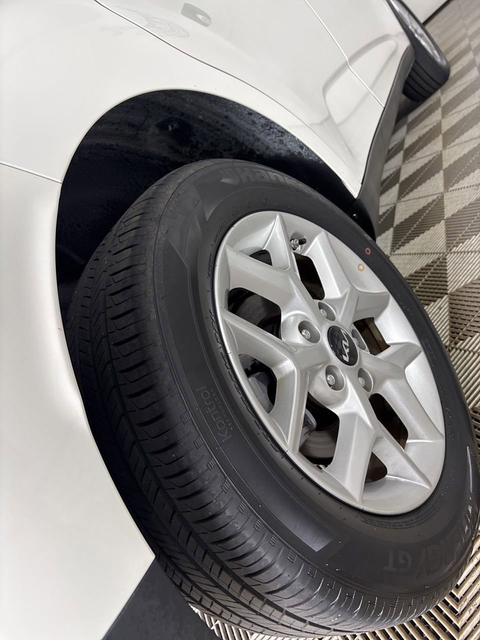 Used 2025 Kia Soul LX w/ LX Technology Package FWD image 26