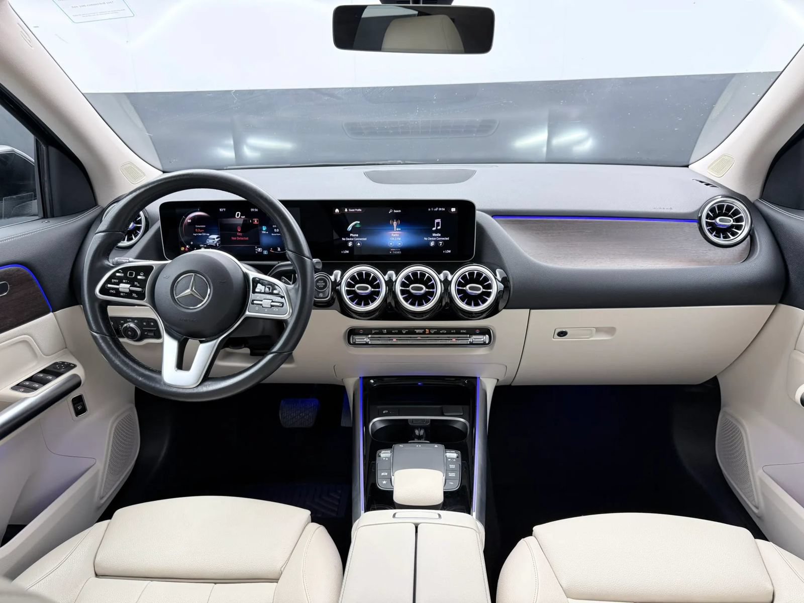 Used 2021 Mercedes-Benz GLA 250 4MATIC w/ Premium Package image 9