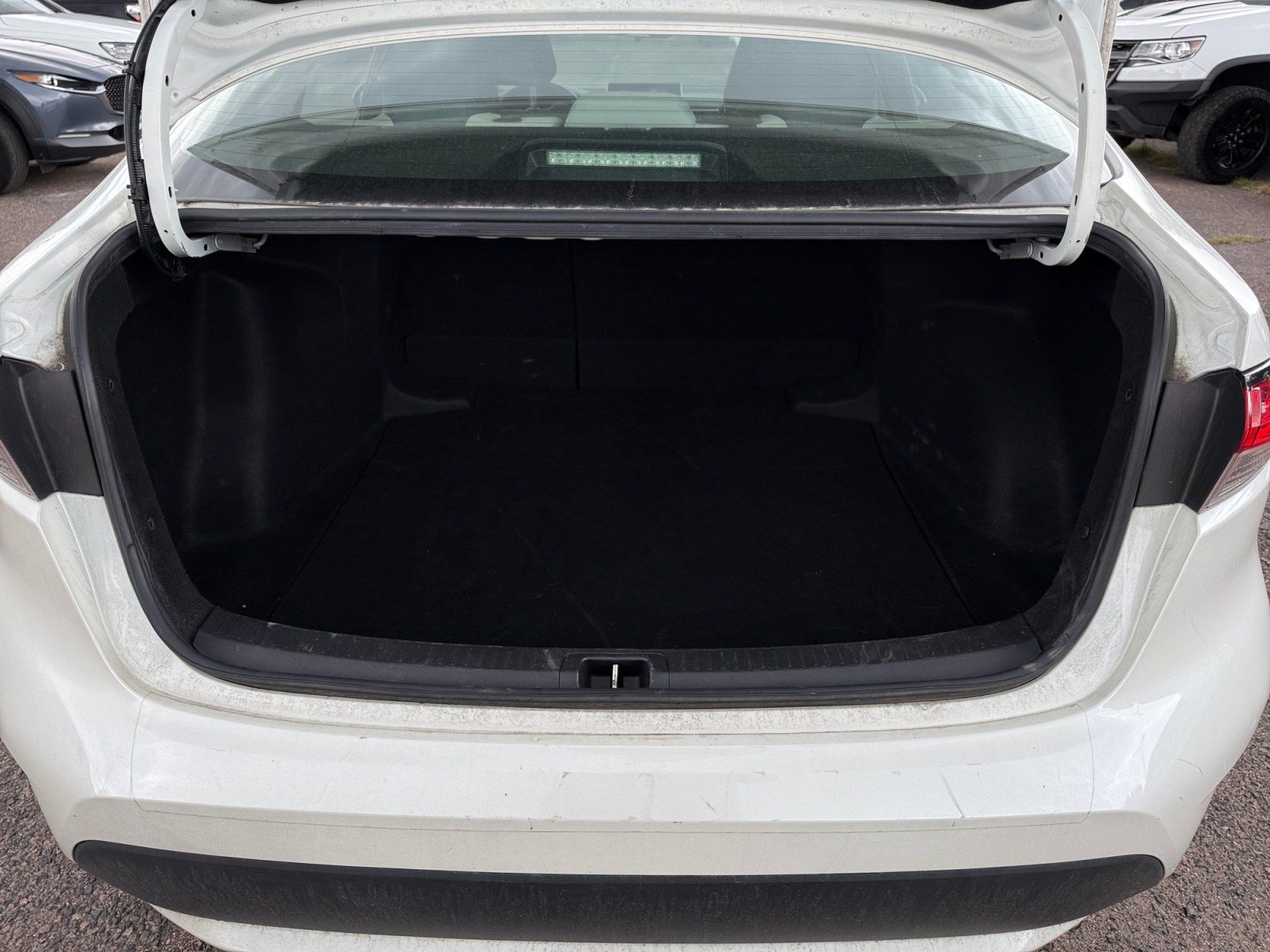 Used 2021 Toyota Corolla LE FWD image 32
