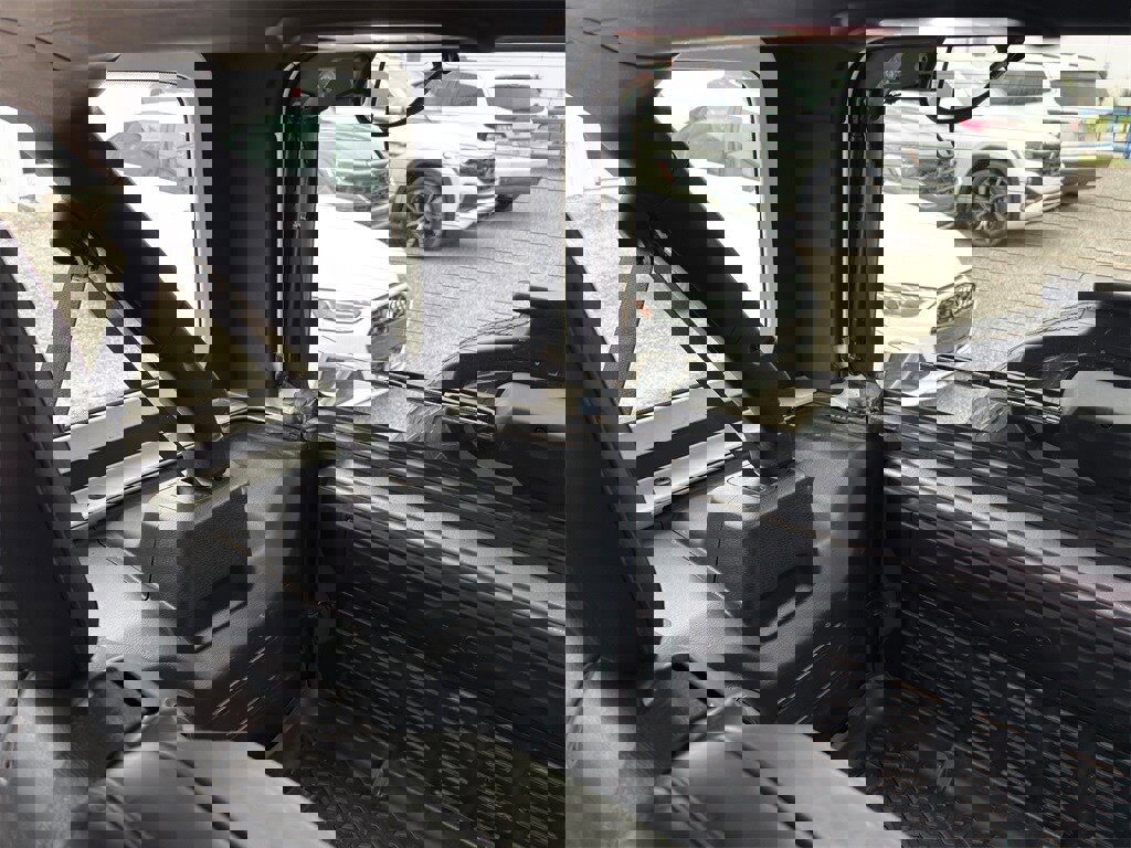 Used 2018 Jeep Wrangler Unlimited Sahara image 33