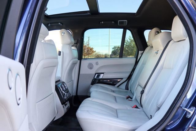 Used 2015 Land Rover Range Rover HSE image 27