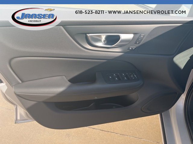 Used 2025 Volvo S60 B5 Core image 13