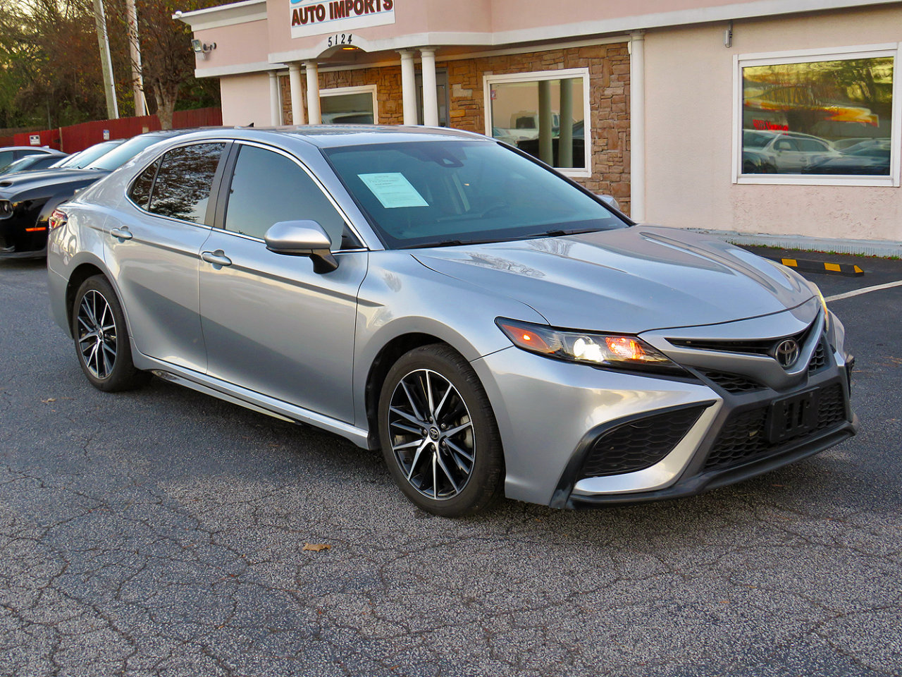 Used 2021 Toyota Camry SE w/ Carpet Mat Package (TMS) image 5
