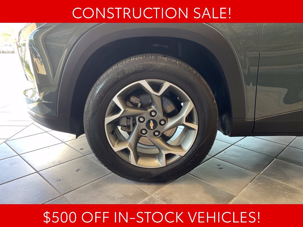 Used 2025 Chevrolet Trax LT FWD image 15