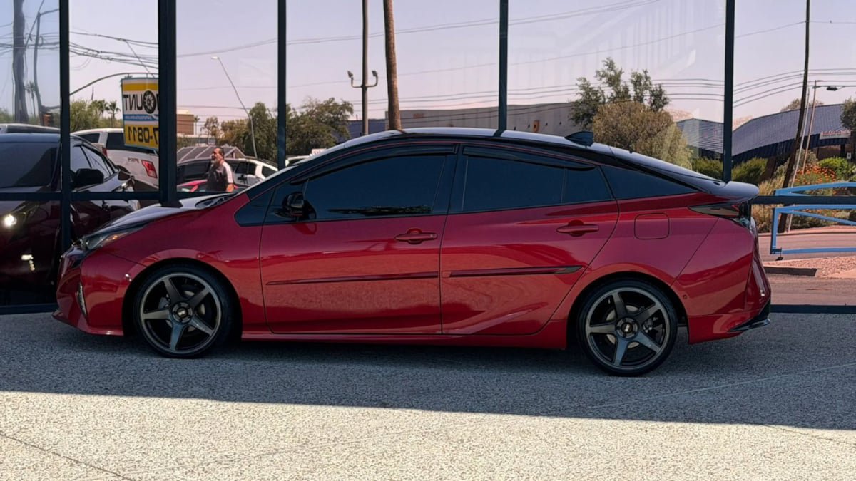 Used 2017 Toyota Prius Four Touring w/ Premium Convenience Package FWD image 5
