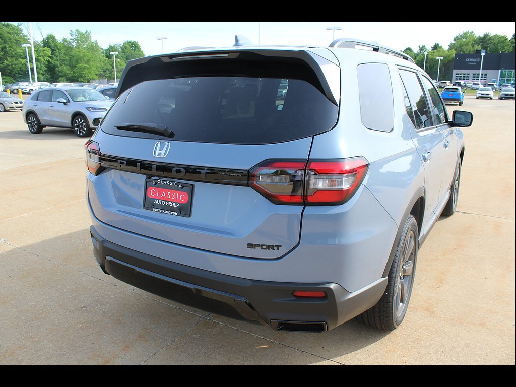 New 2026 Honda Pilot Sport image 4