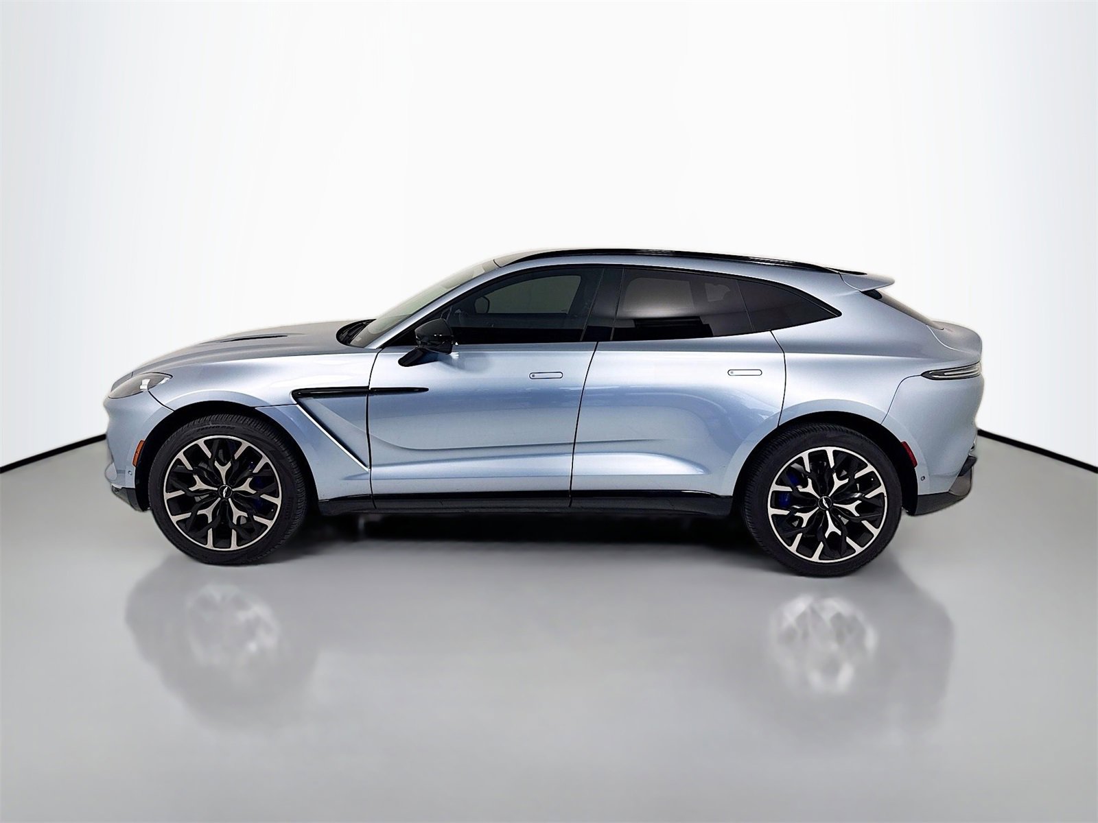 Used 2021 Aston Martin DBX image 4