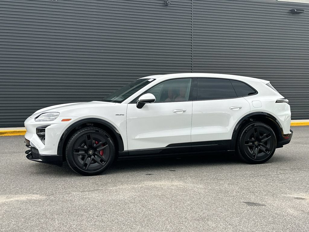New 2026 Porsche Cayenne Turbo AWD/4WD image 2