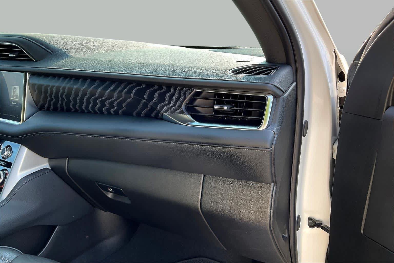 Used 2024 GMC Yukon XL Denali w/ Denali Reserve Package AWD/4WD image 19
