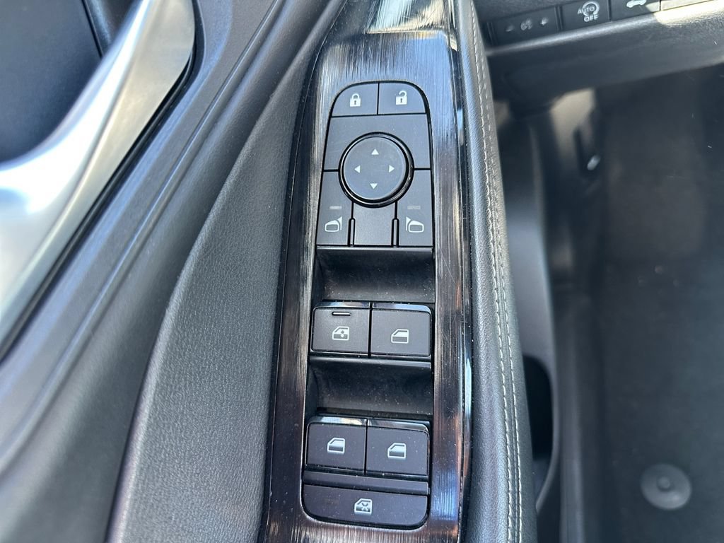 Used 2025 Nissan Rogue SV AWD/4WD image 22