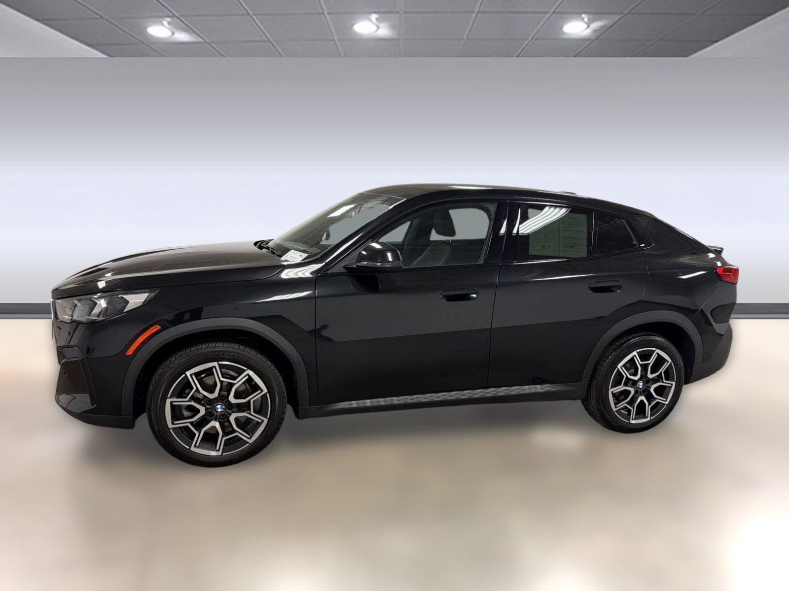 Certified 2025 BMW X2 xDrive28i AWD/4WD image 2