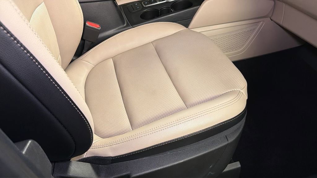 Used 2022 Ford Escape SEL image 12