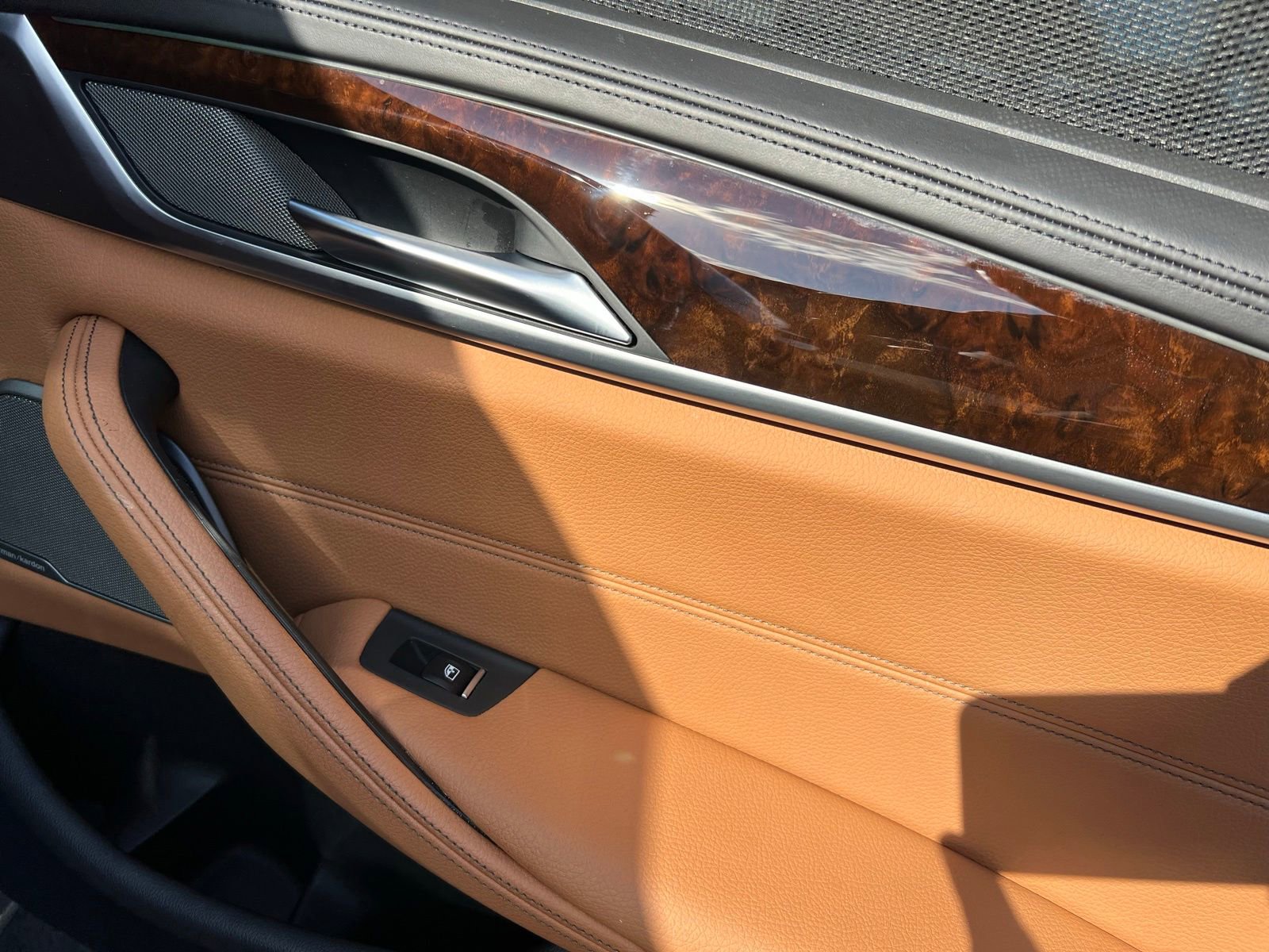 Used 2020 BMW M550i xDrive w/ Executive Package image 58