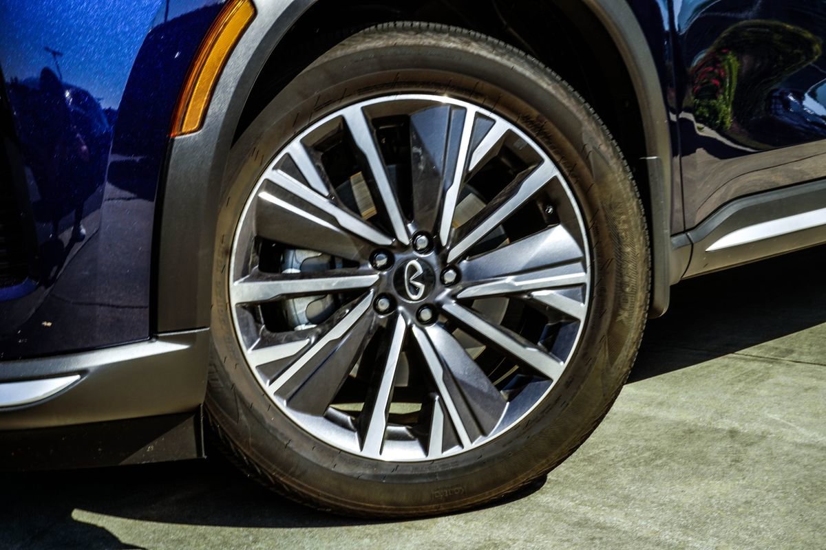 Certified 2026 INFINITI QX60 Luxe w/ Family Package FWD image 3