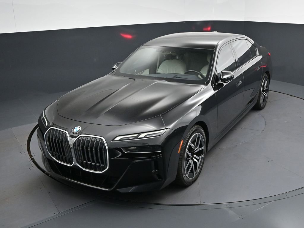 Used 2023 BMW 740i image 31