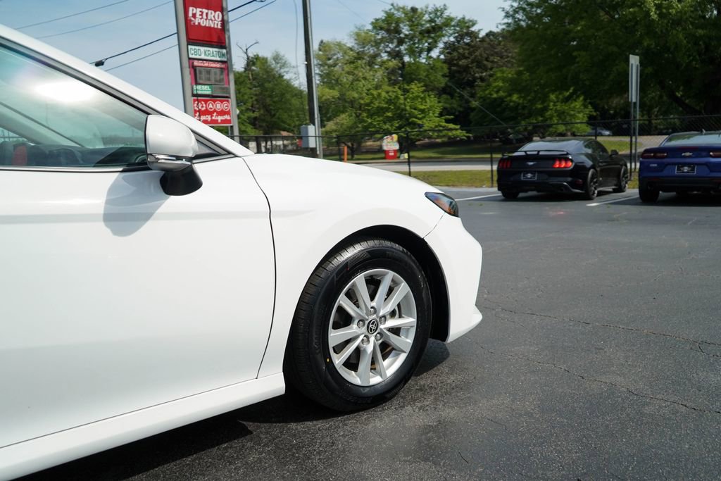 Used 2025 Toyota Camry LE FWD image 11