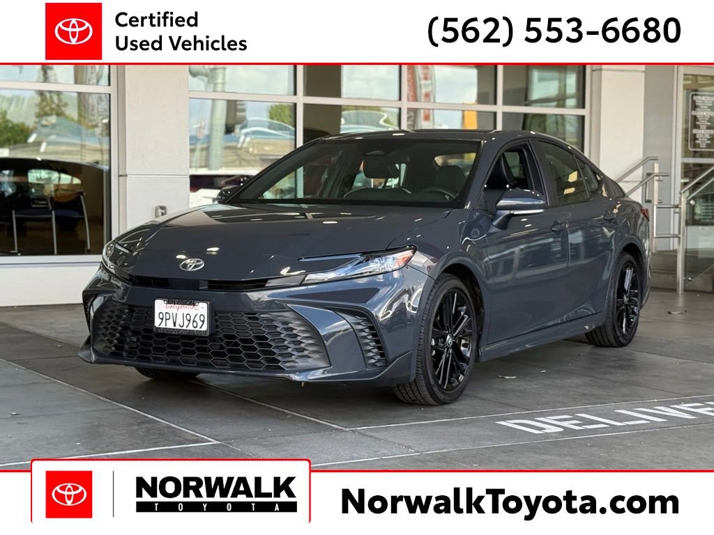 Certified 2025 Toyota Camry SE image 1