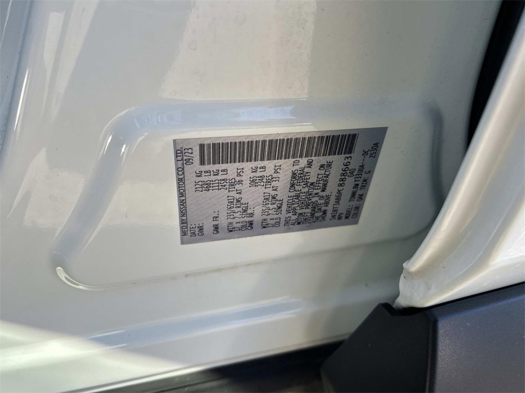 Used 2023 Nissan Rogue S image 33