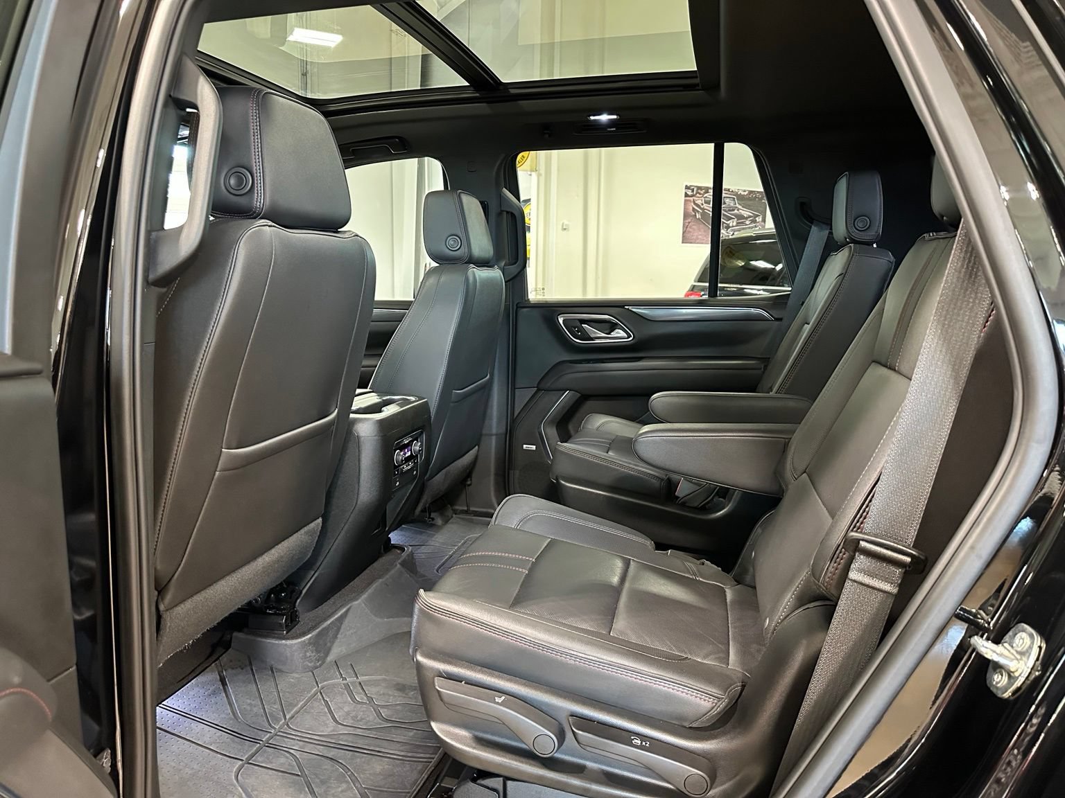 Used 2023 Chevrolet Tahoe RST w/ Luxury Package AWD/4WD image 34