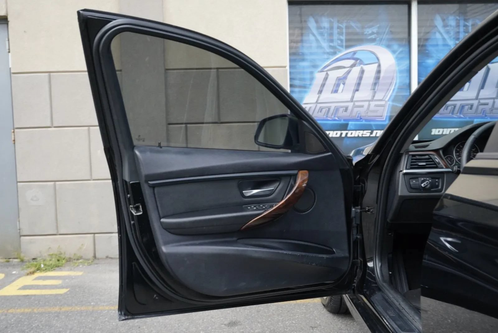 Used 2014 BMW 320i xDrive Sedan AWD/4WD image 15