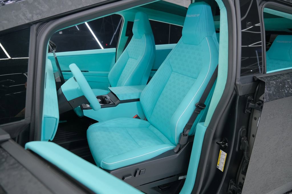 Used 2025 Tesla Cybertruck AWD Crew Cab image 24