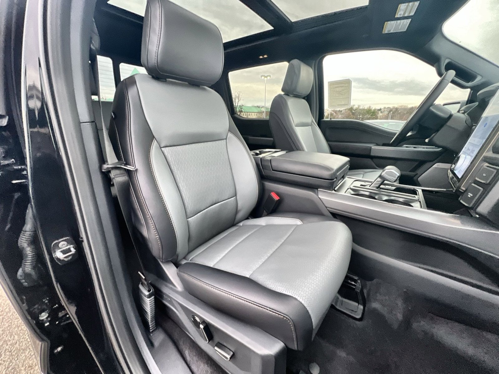 New 2025 Ford F150 Lightning Lariat image 27