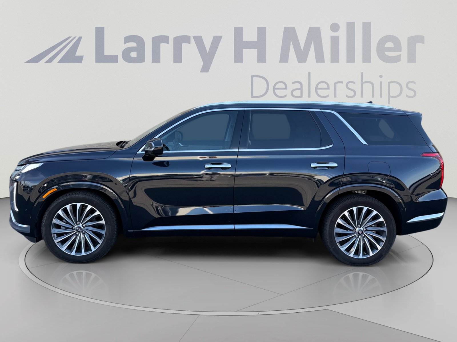 Used 2024 Hyundai Palisade Calligraphy AWD/4WD image 2